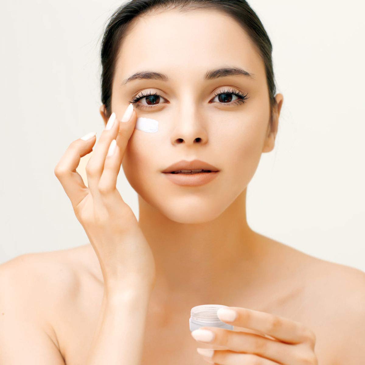 Refillable Cosmetic Sample Jars - 100 Pack 20g (0.7oz) Milti Color Small Travel Containers with Lids + 10 Mini Makeup Spatulas - BPA Free