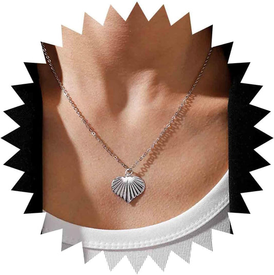 Boho Heart Pendant Necklace Gold Heart Necklace Vintage Heart Love Pendant Necklace Textured Heart Chain Necklace Minimalist Heart Charm Necklace Jewelry for Women and Girls