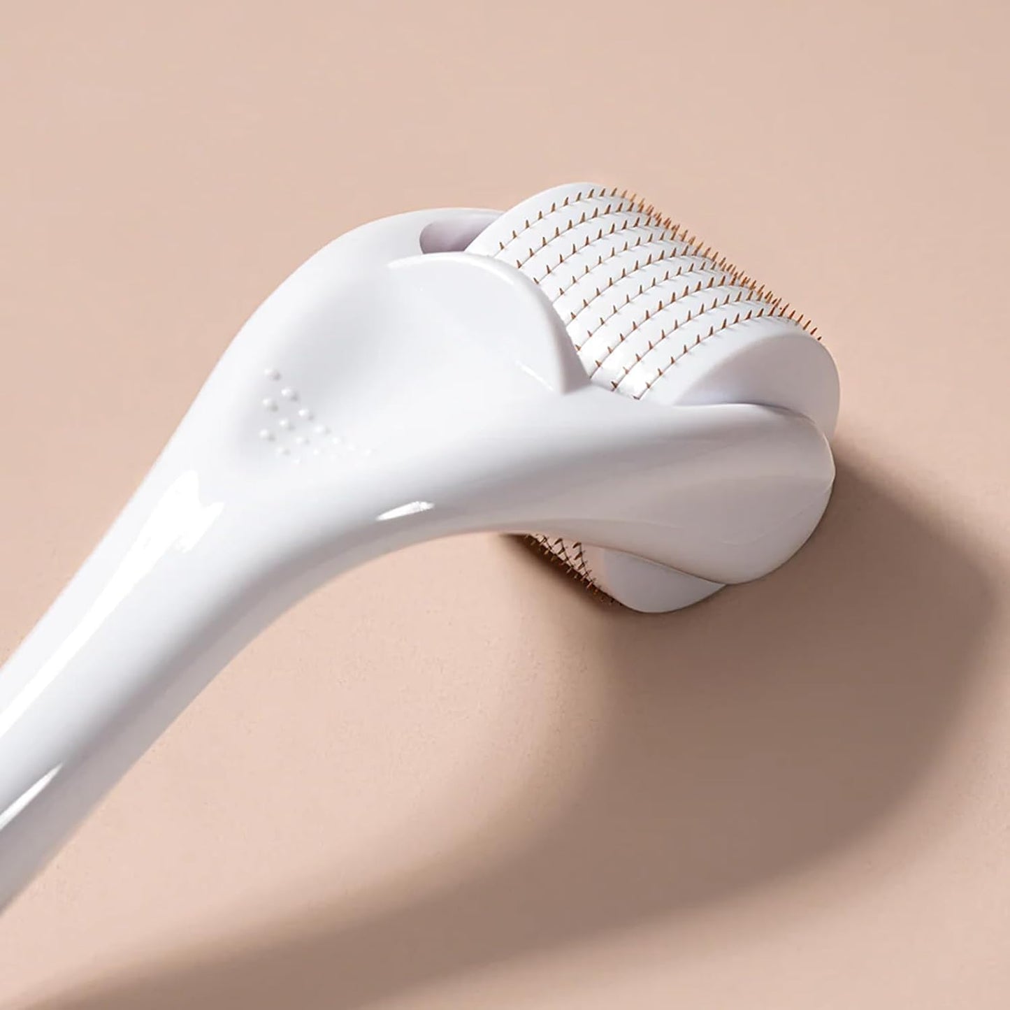 ROSELYNBOUTIQUE Derma Roller for Hair Beard Facial Skin Face 540 Microneedles At-Home Beauty Instrument White Holiday Gift for Men Women