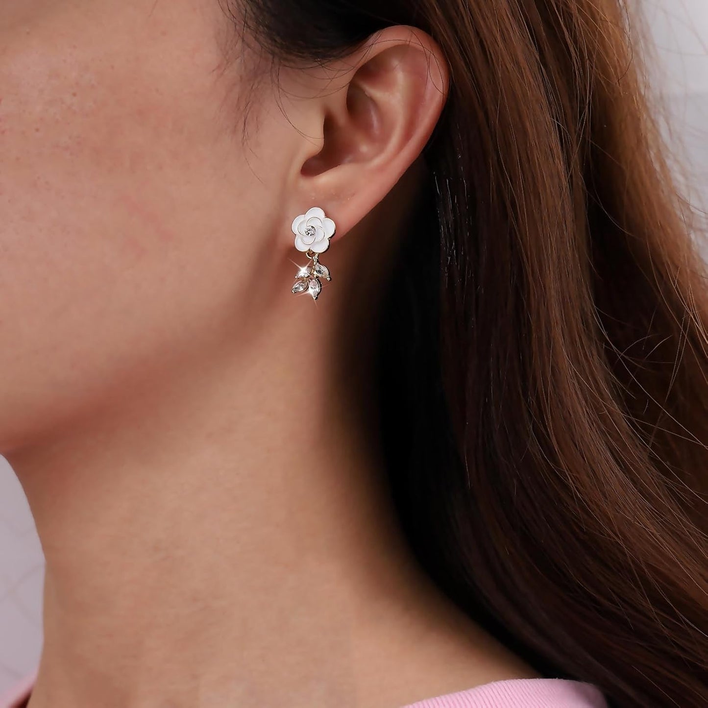 Vintage Crystal Flower Earrings Rhinestone Leaf Drop Earrings White Camellia Stud Earring Gold Cz Flower Bridal Earrings Jewelry for Women