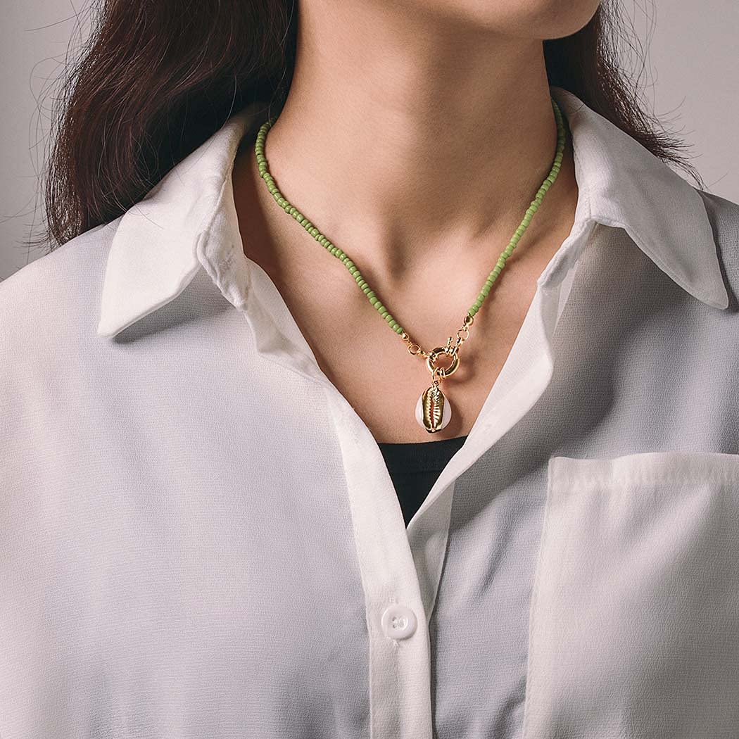 Bohemian Necklace Bead Shell Necklace Chain Pendant Necklace Jewelry for Women and Girls (Green)