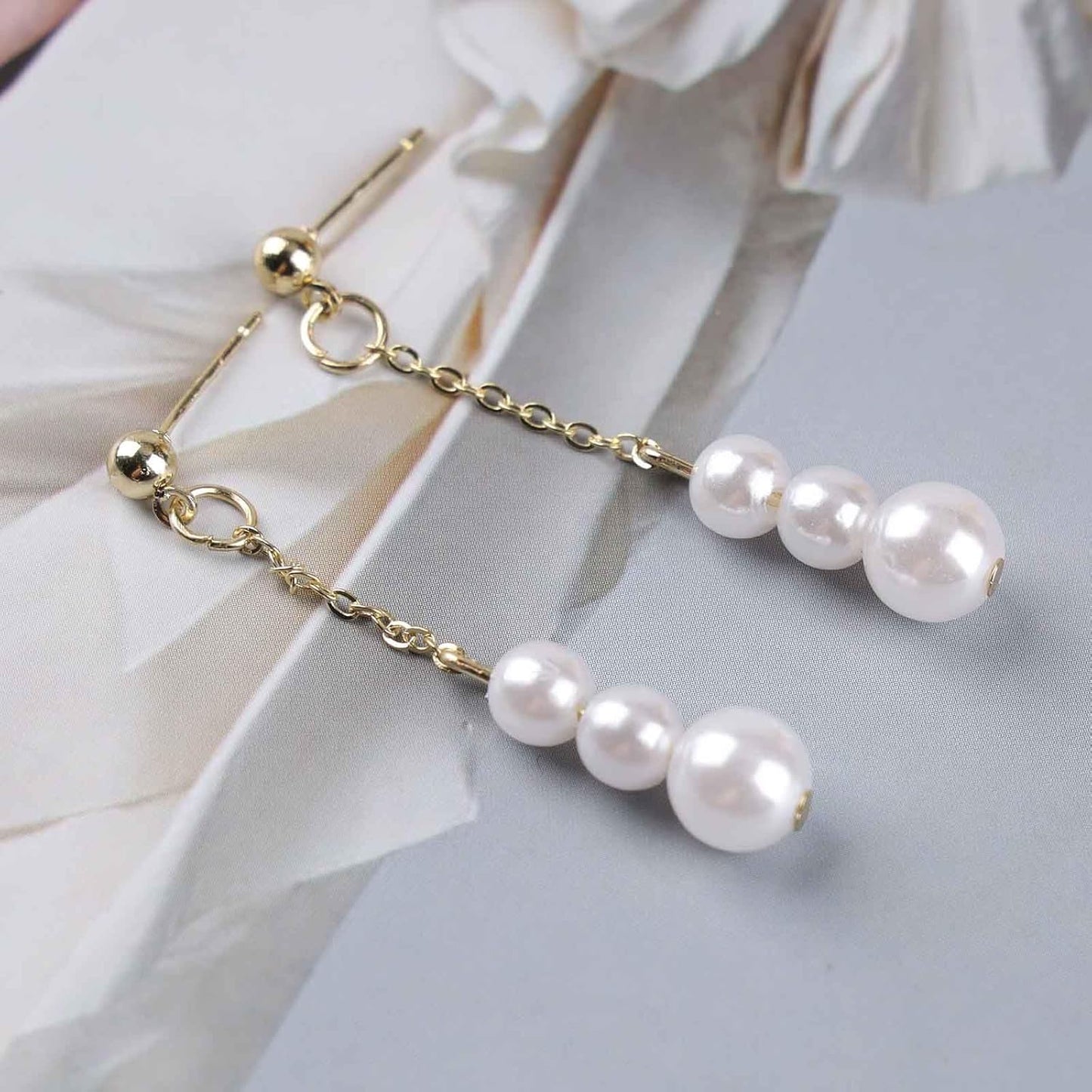 Vintage Pearl Drop Earrings Long Pearl Chain Earrings Gold Pearl Tassel Earrings Pearl Beaded Stud Earrings Jewelry for Women