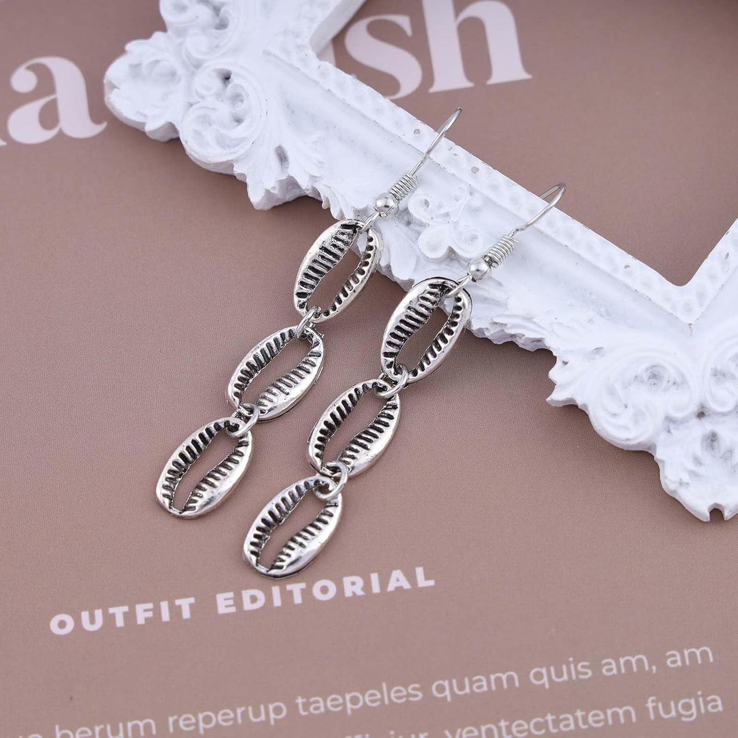 Boho Cowrie Shell Earrings Silver Shell Drop Earrings Vintage Sea Shell Earrings Long Metal Cowrie Earrings Jewelry for Women