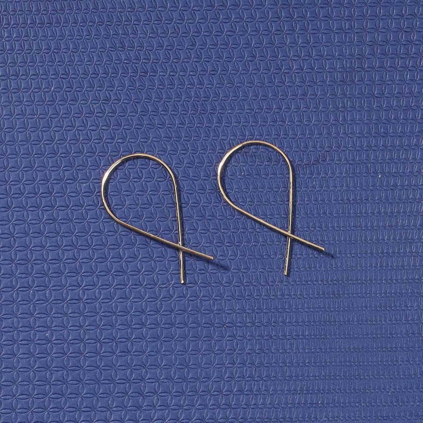 Cross Arc Threader Earrings Gold Wire Twist Earrings Geometric Wire Earrings Tiny Open Hoop Threader Earrings Jewelry for Women and Girls Gifts